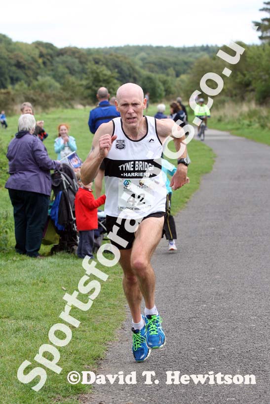 David Moir (Tyne Bridge) finishing the Prudhoe Miners Race.